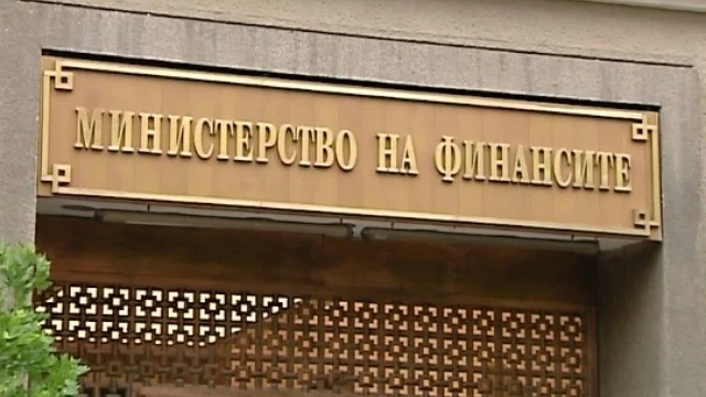 България се стреми да приеме еврото през 2024 г. въпреки растящия дефицит