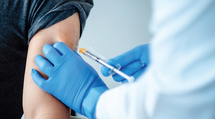 Първи резултати от проучване за смесване на ваксини на Пфайзер и АстраЗенекa