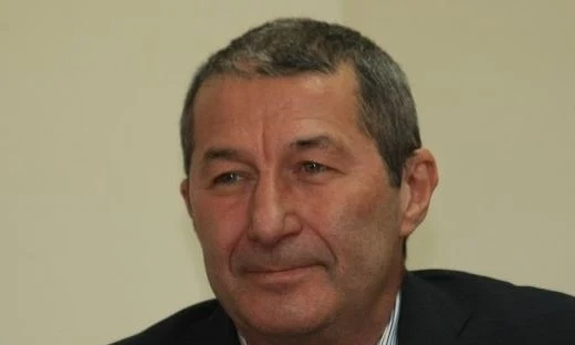 Оперираха Владимир Каролев по спешност, състоянието му остава тежко