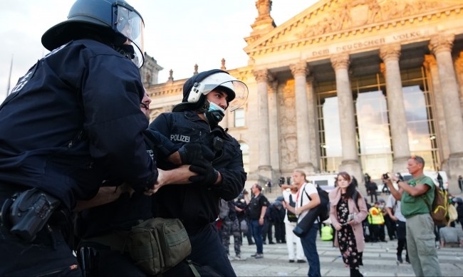 Десетки арестувани в Берлин при демонстрация в подкрепа на палестинците