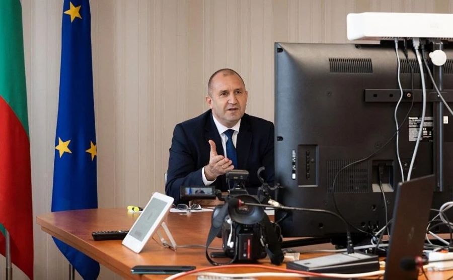 Румен Радев говори с Шарл Мишел за зелени коридори
