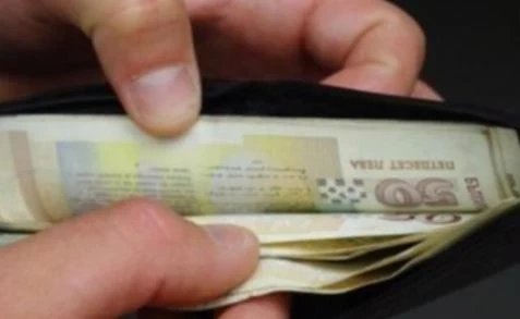 Ръст от над 10% на средната работна заплата за една година