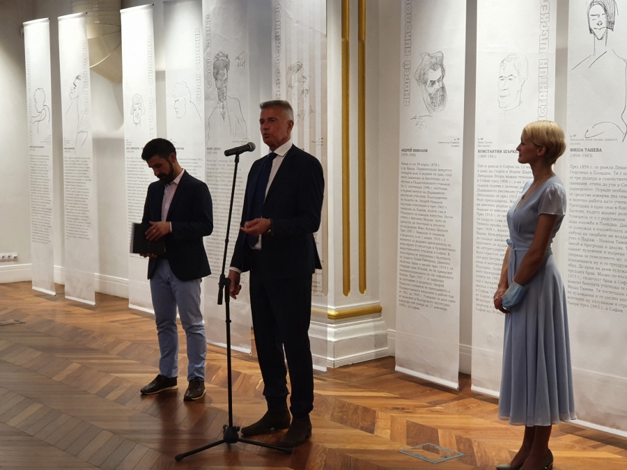 Изложбата Не/разказаните образи от един тефтер предизвика огромен интерес