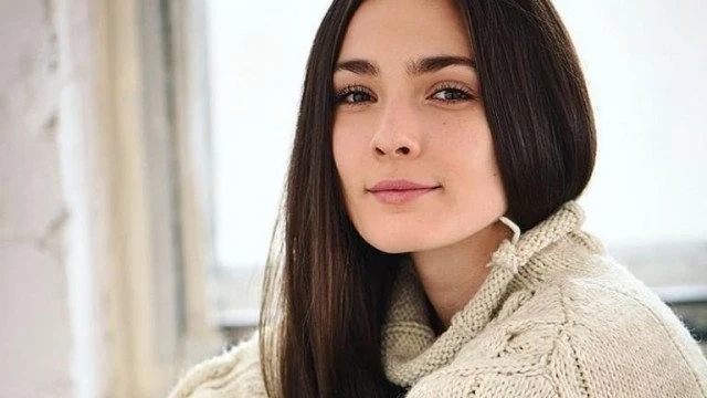 Починалата Лорина остава сираче още на 13 години