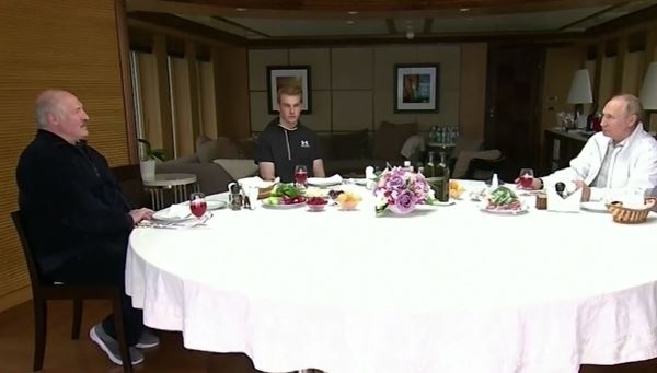 Путин и Лукашенко обядваха на яхта край Сочи (ВИДЕО+СНИМКИ)