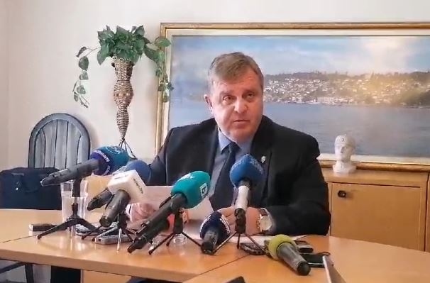 Каракачанов отхвърли всички обвинения за злоупотреби в министерство на отбраната