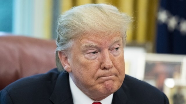 Фейсбук спира профилите на Доналд Тръмп за две години