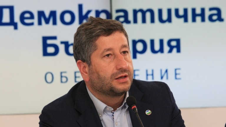 От Демократична България официално обявиха водачите на листите си за