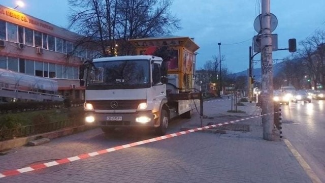 РДНСК- София не откри разрешителни документи за павилионите пред болница Иван Рилски