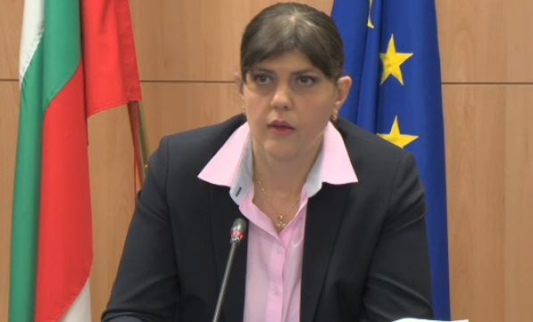 Главният прокурор на ЕС Лаура Кьовеши дава пресконференция пред журналисти,