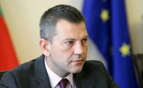 Министър Тодоров: Шофьорските курсове трябва да се увеличат с 10 часа