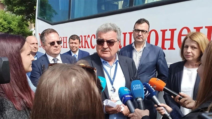 Отварят зелени коридори за ваксини и в столични молове