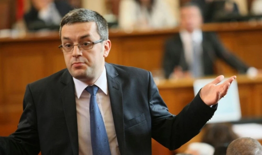Тома Биков: След записа с Узунов и подадения плик, се твърди, че племенницата на Петко Петков става шеф на митницата в Пловдив