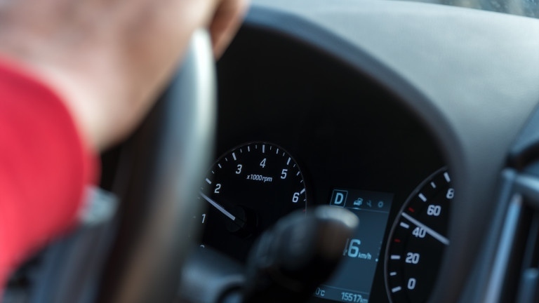 Колите ще получават екостикер с чип на предното стъкло