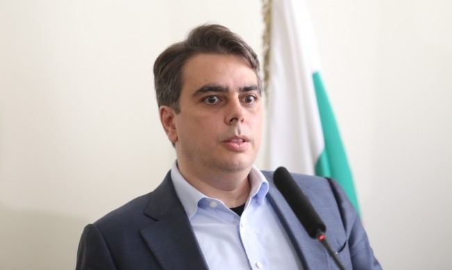 Асен Василев започва консултации по бюджетната политика