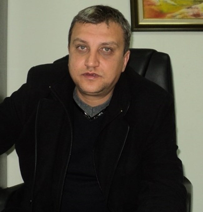 Тъстът на кандидата на Слави ще отговаря за изправността на машините на местните избори в Благоевград