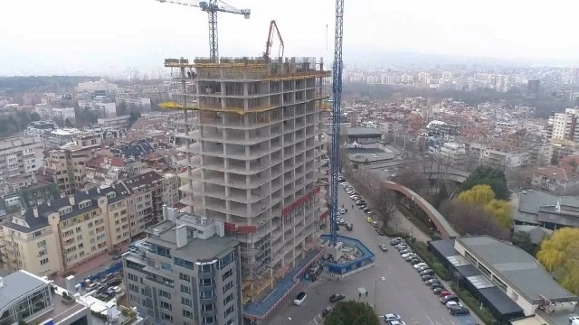 Строителството на сградата Златен век в столицата продължава