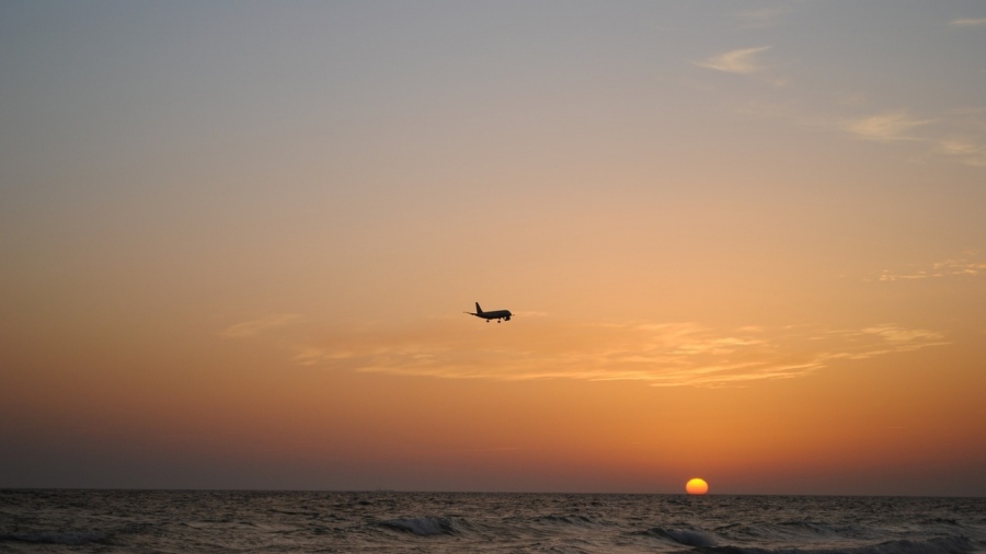 Товарен самолет се приводни край Хавай