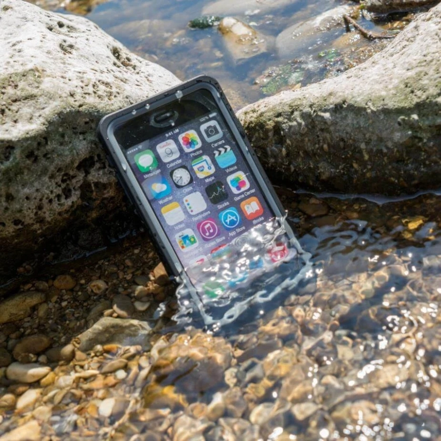 Реклама на водоустойчив IPhone 12 ядоса потребителите