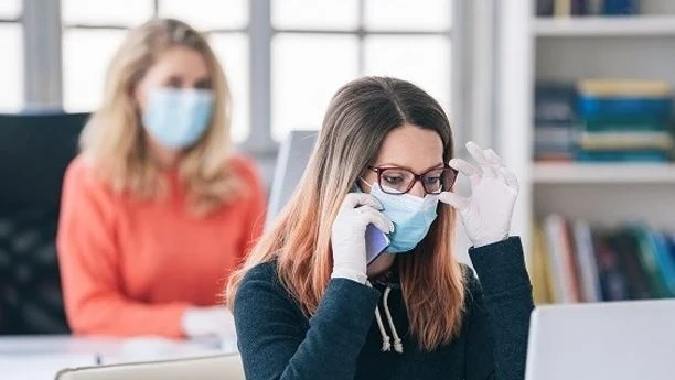 Ваксинирани служители може да не носят маска на работните си места