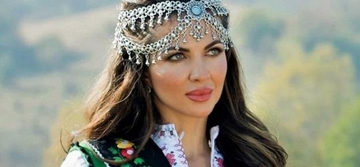 Райна потъна в скръб заради кончината на майка си