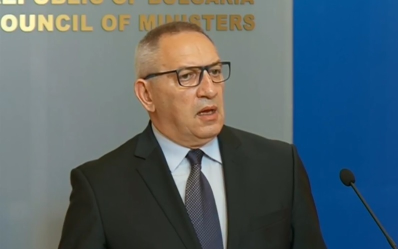 Кузманов разкри схема за раздаване на държавни пари през физкултурни салони