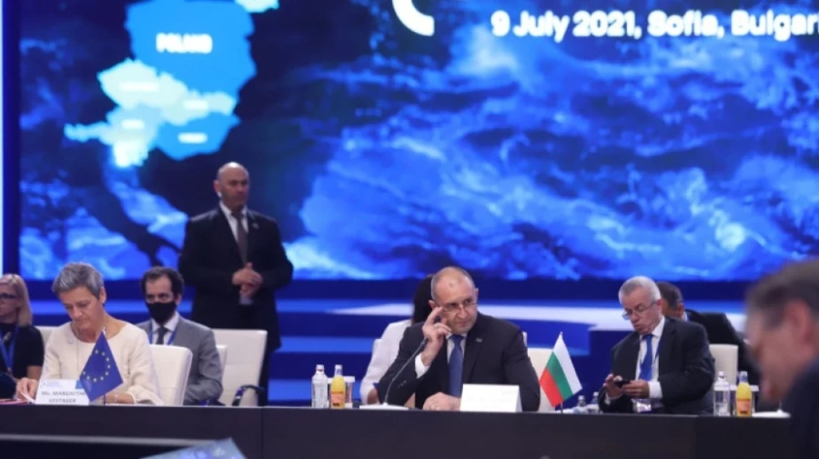 Румен Радев откри срещата на върха на инициативата Три морета