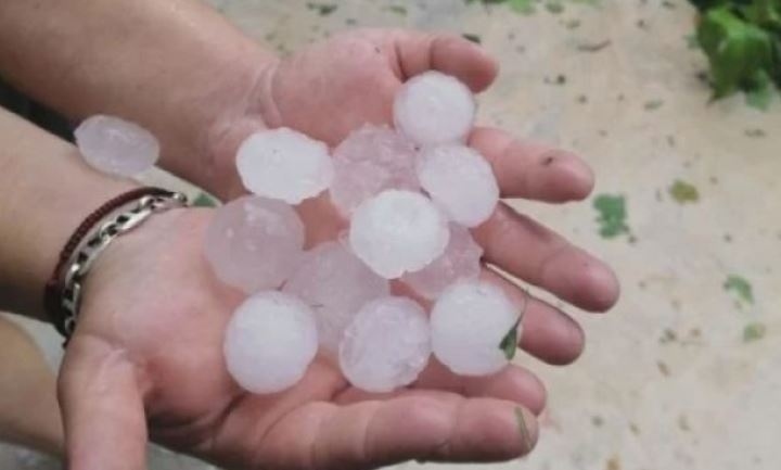 Градушка помля Сандански, магистрала и улици са под вода
