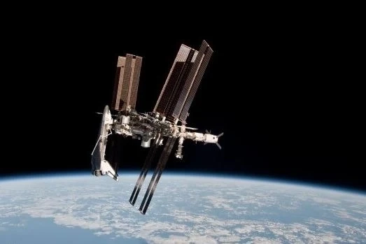 Неизвестен обект е прелетял на 1,8 километра от МКС