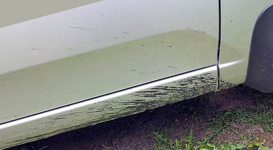 Как да премахнем петна от битум от колата, без да повредим лаковото покритие