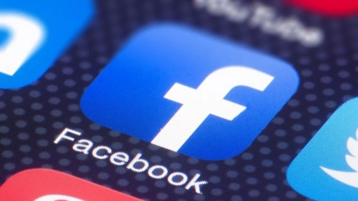 Facebook добавя експерти в групите