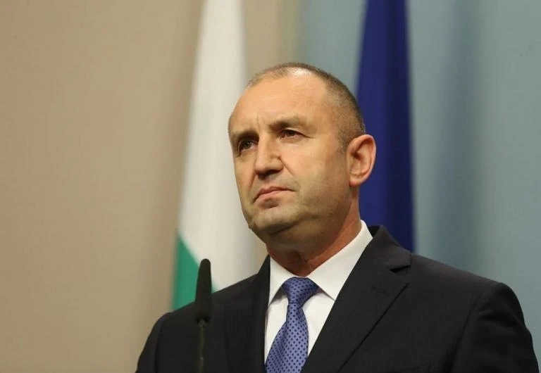 Радев изчегъртва най-силната си конкуренция за втори президентски мандат – героите от Ковид кризата
