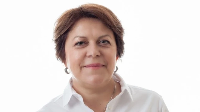 Дончева призова Гешев да подаде оставка и да избегне агонията