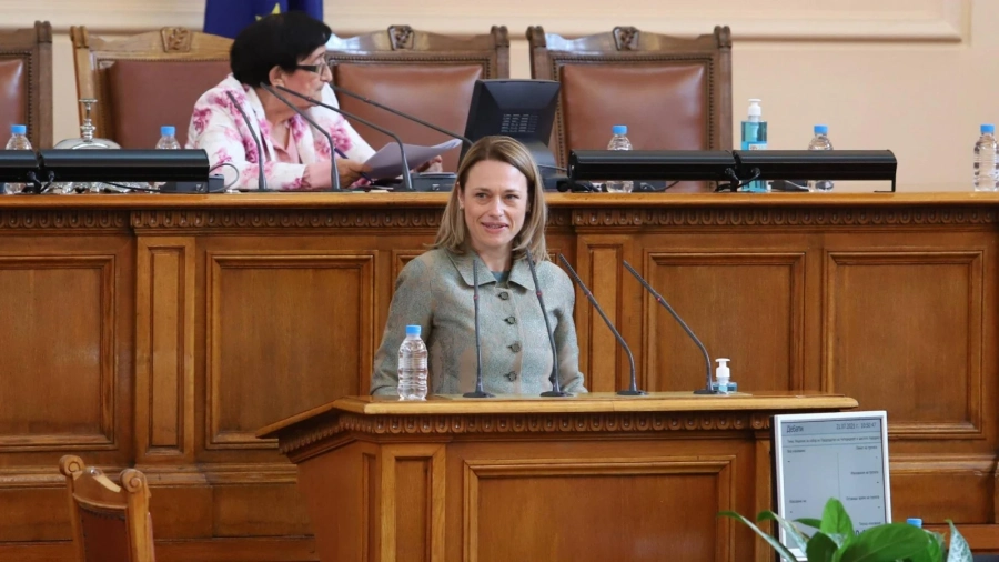 Ива Митева иска становища от всички партии кога да са изборите за президент