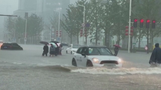 Китай: такъв дъжд вали веднъж на сто години