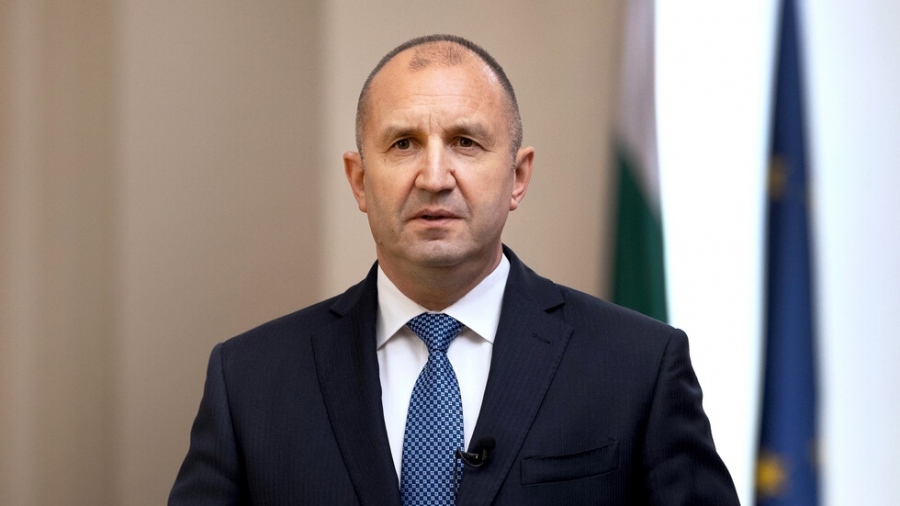 Президентът провежда консултации с партиите