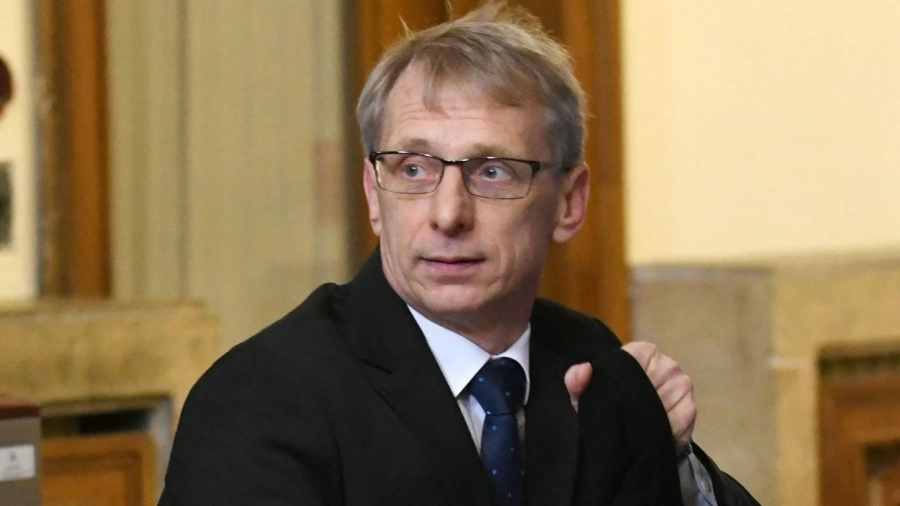 Денков: Годината ще е присъствена, в краен случай ще се минава към онлайн обучение  