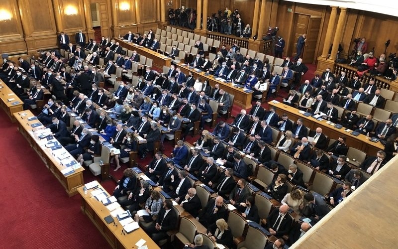 ИТН официлано предложи отмяна на лятната ваканция за депутатите
