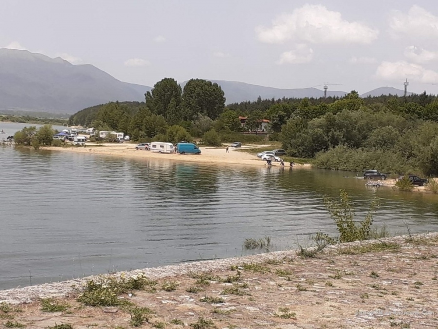 Прокуратурата разследва причините за смъртта на бащата и детето, открити на Копринка