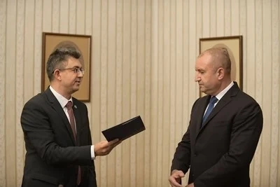 Радев подписа указа, с който предлага на 46-ото НС да избере Пламен Николов за премиер