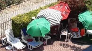 Летовници в Слънчев бряг: Катунът се плацика тук, даже чехлите си мият в басейна