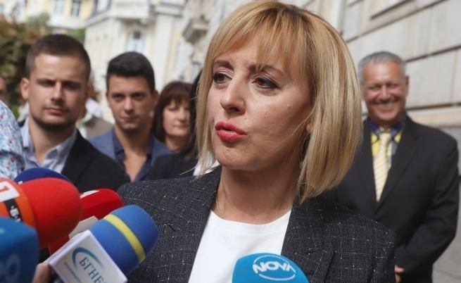 Мая Манолова  внесе Закона за частния фалит