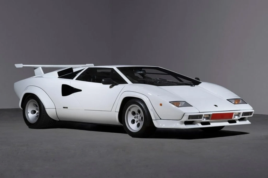 Lamborghini възражда Countach с хибриден V12