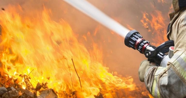 В Гърция плащат 150 хиляди евро на хора с изпепелени от пожарите къщи