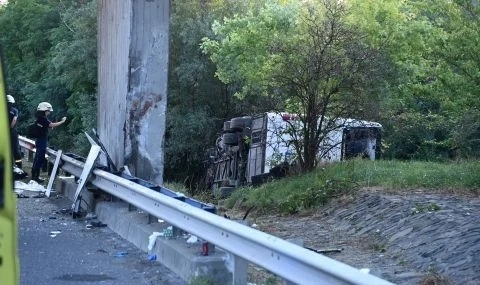  Ужасяваща катастрофа с автобус в Унгария