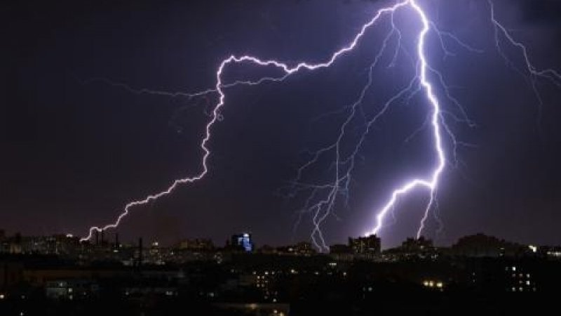 Гръмотевична буря над София