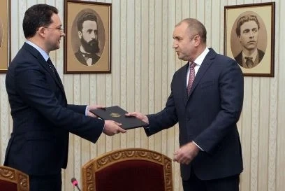 Президентът връчи втория мандат на ГЕРБ-СДС, Даниел Митов го върна (ВИДЕО)