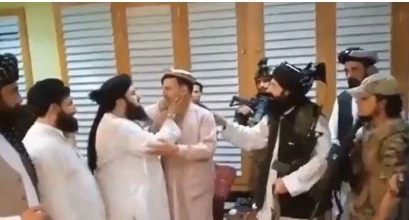 Братът на избягалия афганистански президент се закле във вярност на талибаните