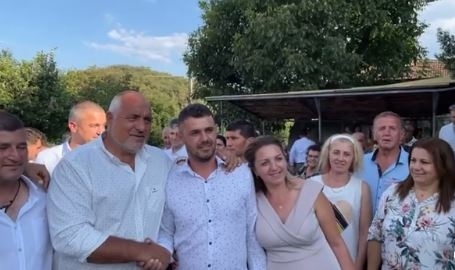 Борисов на селска сватба