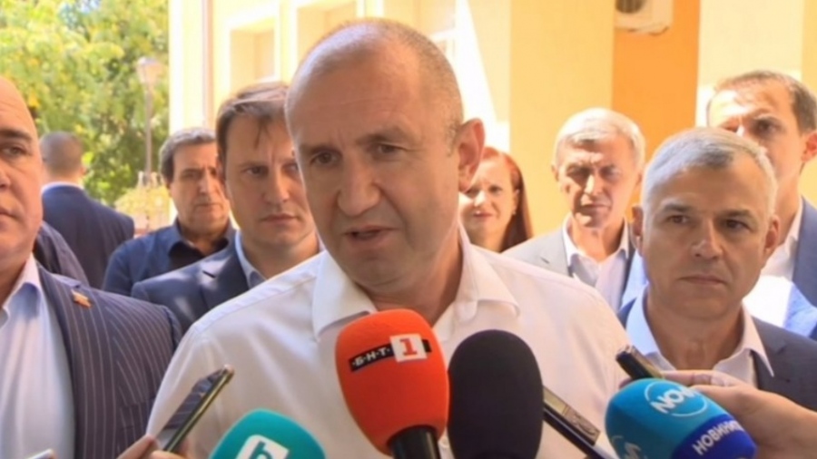 Румен Радев: Най-късно в петък трябва да връча третия мандат